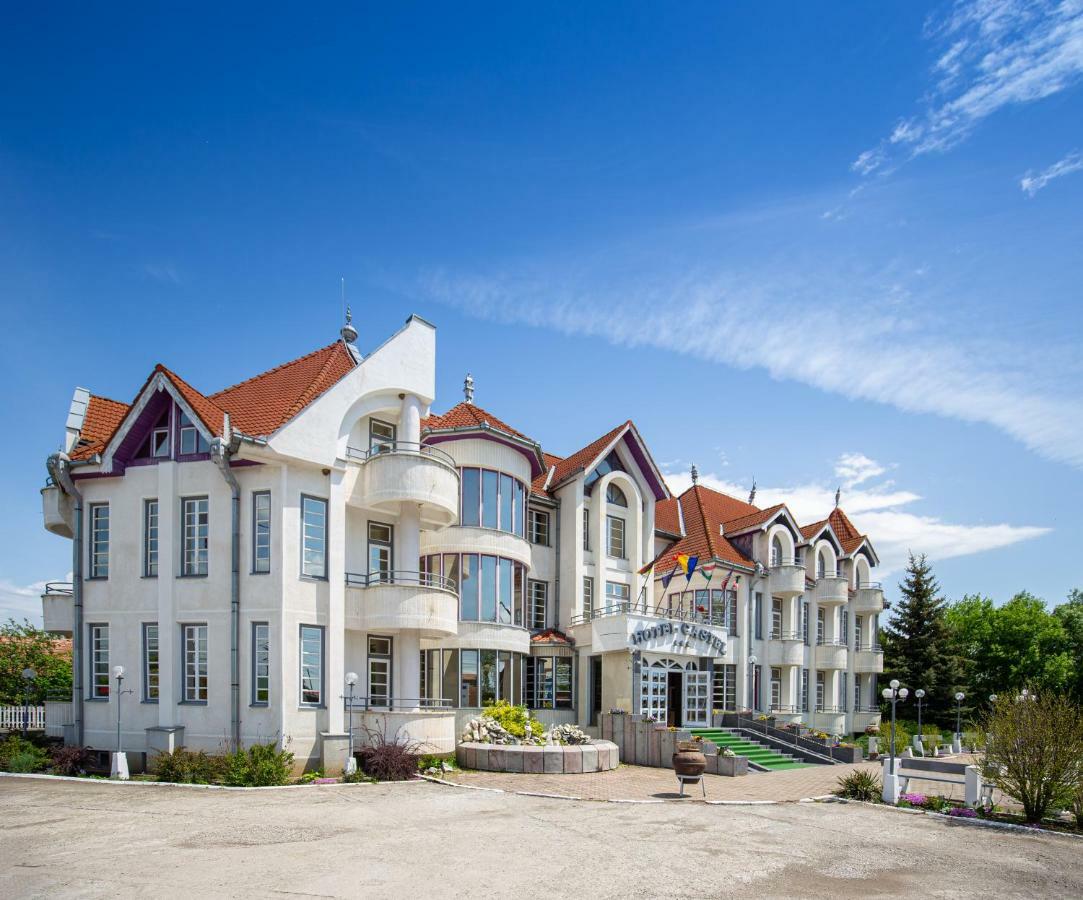 Hotel Castel Сфынту-Георге Экстерьер фото